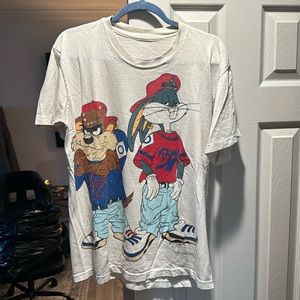 VINTAGE 1990s Looney Toons Graphic Tee front and back
